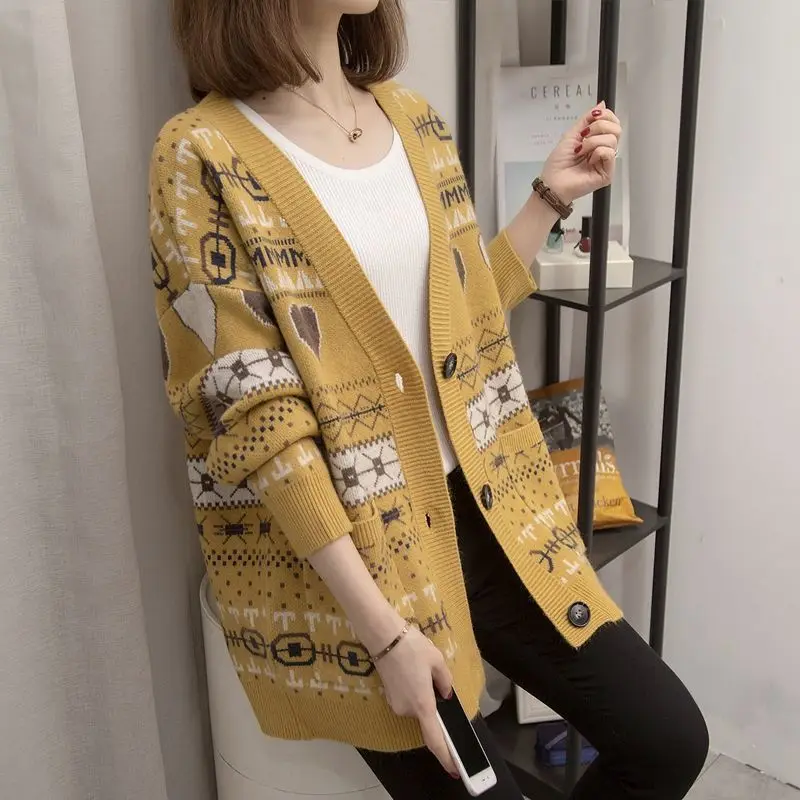 

UVRCOS V-Neck Knitted Cardigan Women's 2021 Spring And Autumn New Loose And Lazy Style Outerwear Thickened Retro Sweater Coat