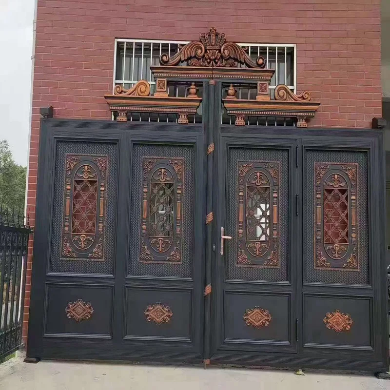 

Входная дверь из старинного кованого железа с изогнутым Трансом и боковыми лампами