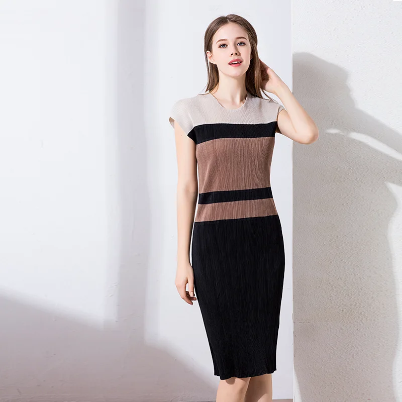 

2019 Summer New Women's Fashion Korean Elegant Slim Stripes Color Matching Loose Thin Pleated Dress Long Dress Plus Size
