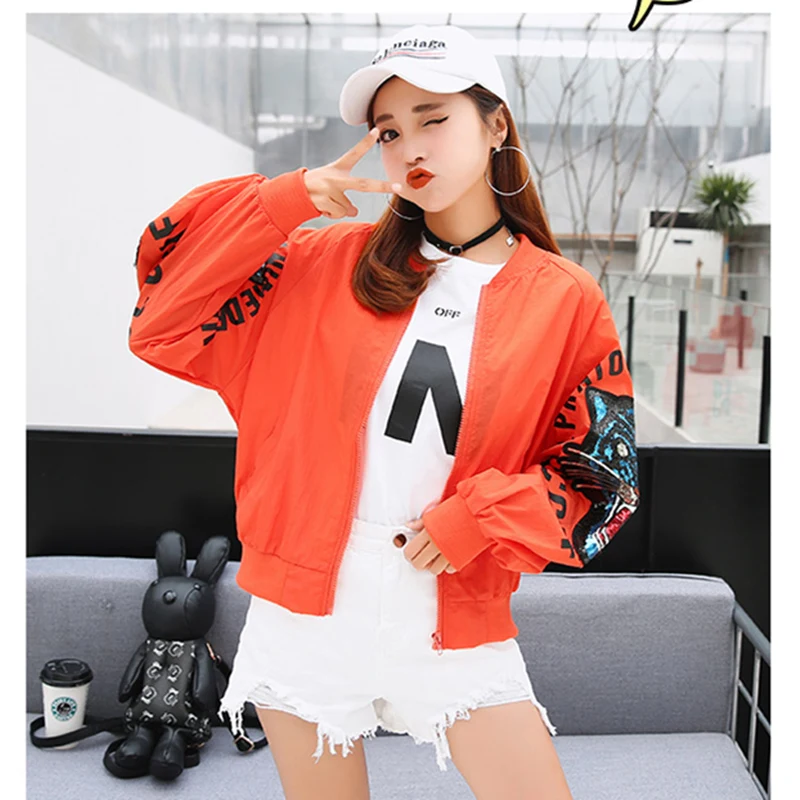 

Куртка женская демисезонная на молнии с круглым вырезом и принтом