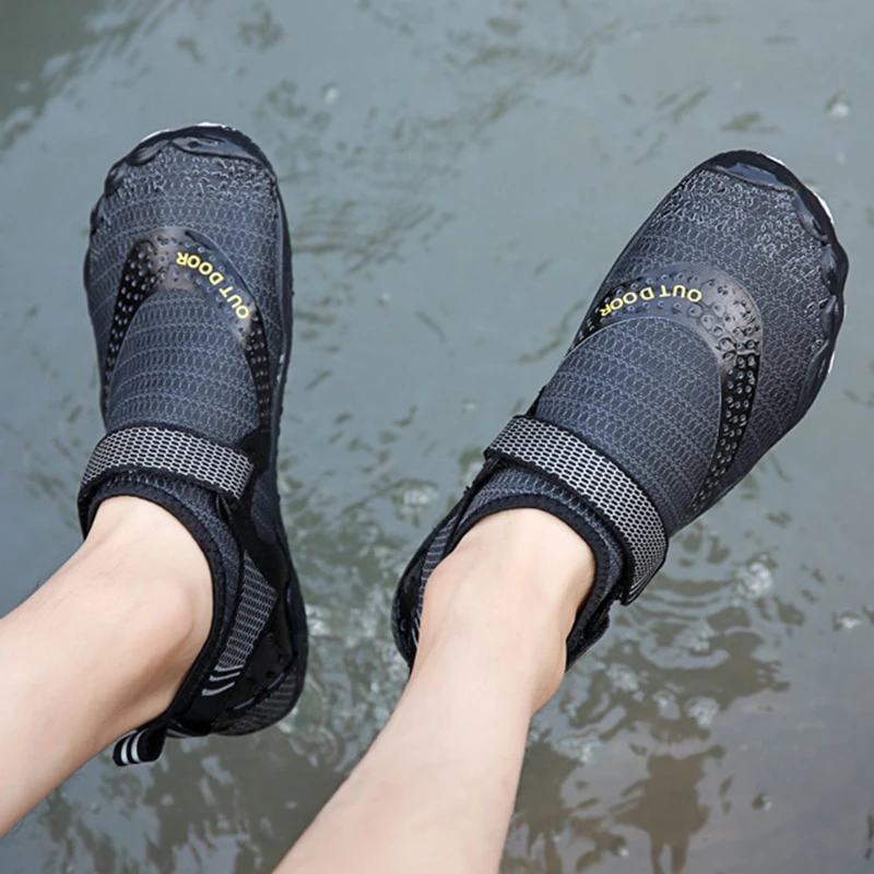 

Fashion Men Water Swim Shoes Footwear Outdoor Beach Sneakers Sports Couple Women Shoe FS99