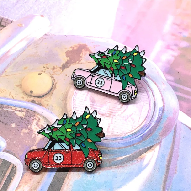 

Christmas Brooches Xmas Socks Happy New Year Cute Enamel Pins Backpack Badge Family Blessing Jewelry Gift for Kids Wholesale