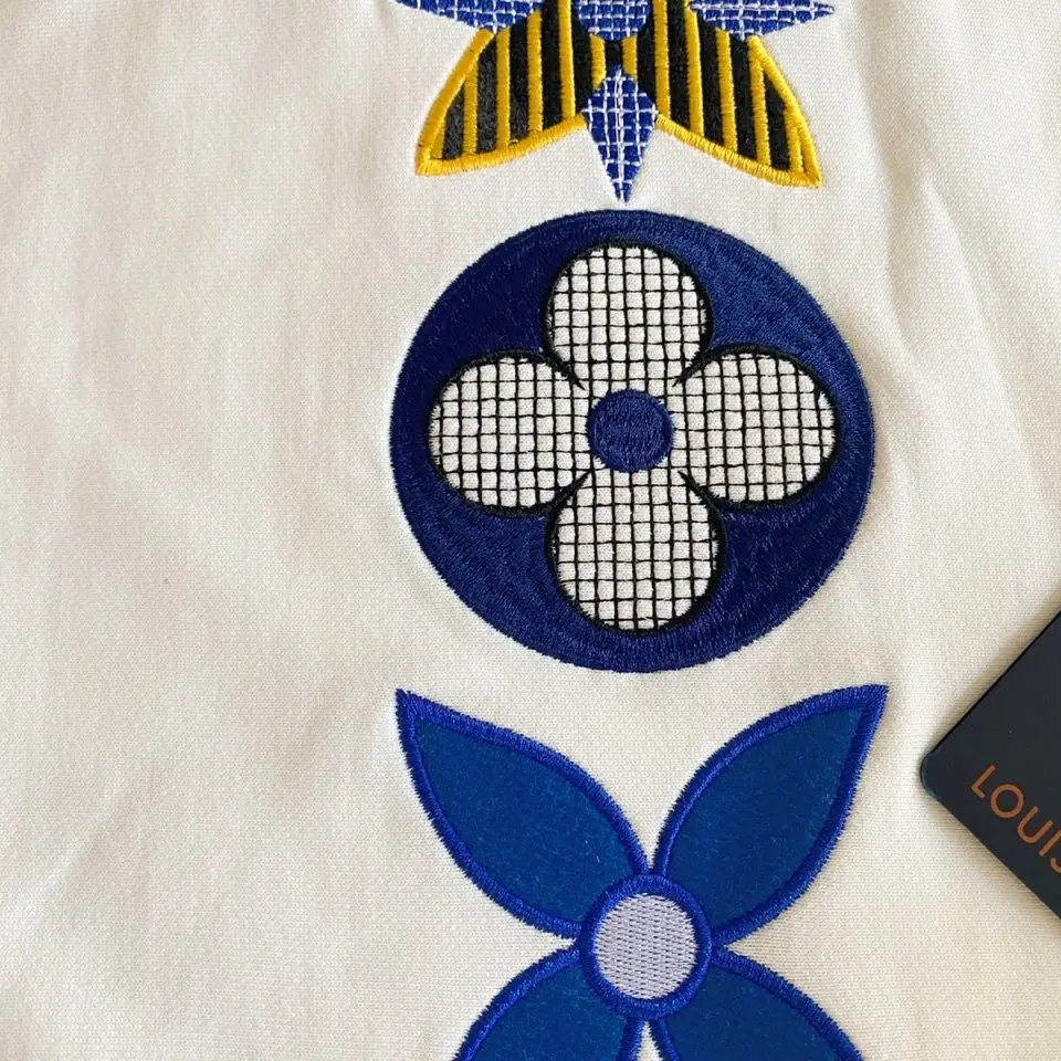 

Autumn and winter new four-leaf clover embroidered sweater female male couple round neck cotton loose long sleeve pullover tide