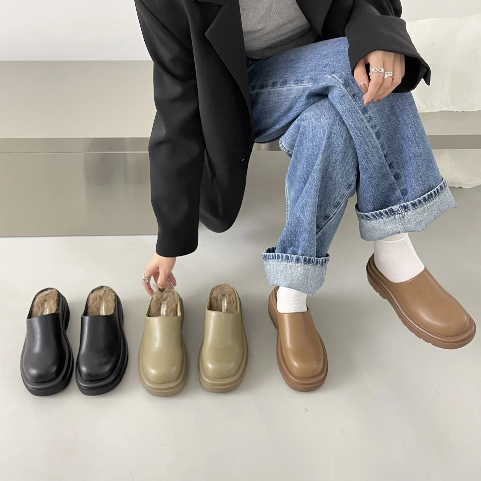 

Mules For Women 2021 Low Female Shoes Slippers Casual Fur Flip Flops Cover Toe Platform Slides Loafers New Luxury Plush Basic Ho
