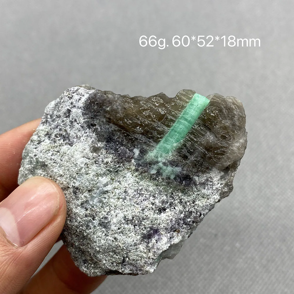

100% Natural green emerald mineral gem-grade crystal specimens stones and crystals quartz crystals