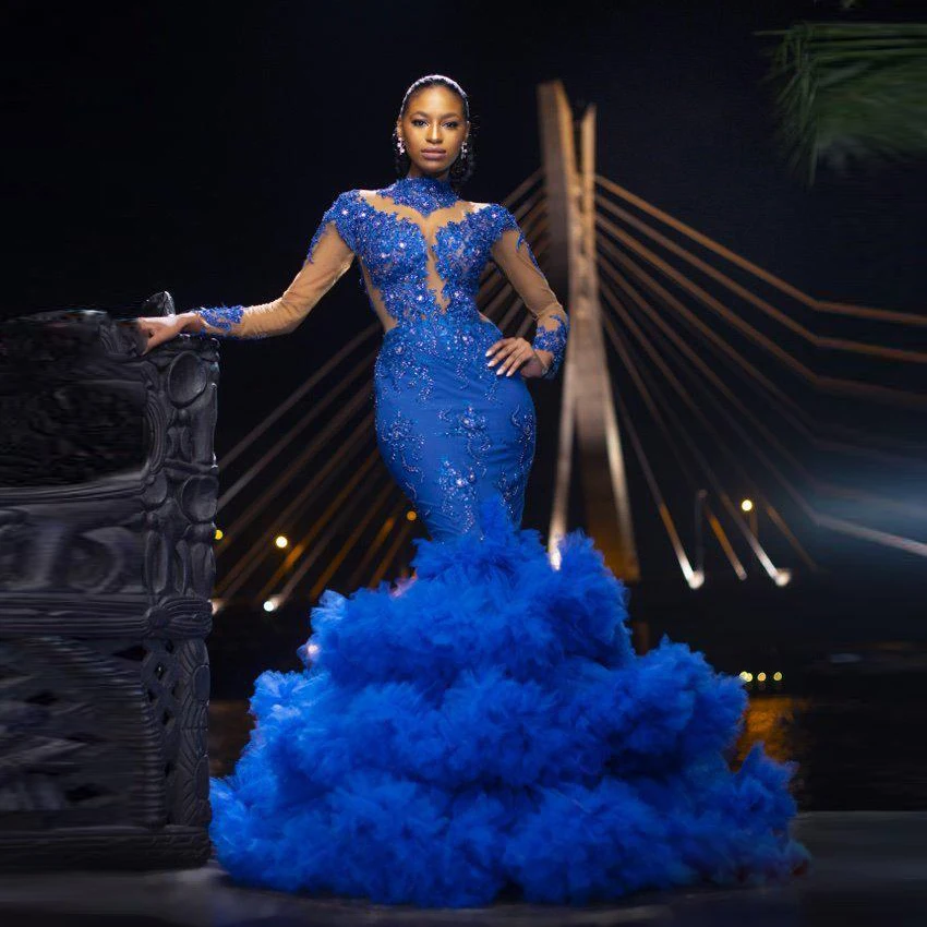 

Gorgeous Mermaid Prom Dresses 2021 Lace Appliqued Ruffles Sweep Train Long Sleeves Formal Party Gowns Royal Blue Evening Wear