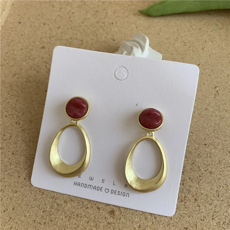 

Han Guodong doors with metal wire drawing geometry resin earrings stud earrings cold wind ins niche eardrop female