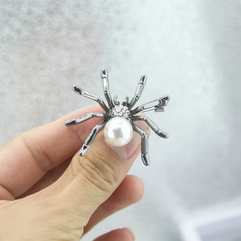 Брошь в виде маленького животного ретро-стиле чёрная простая восьминогая стразы