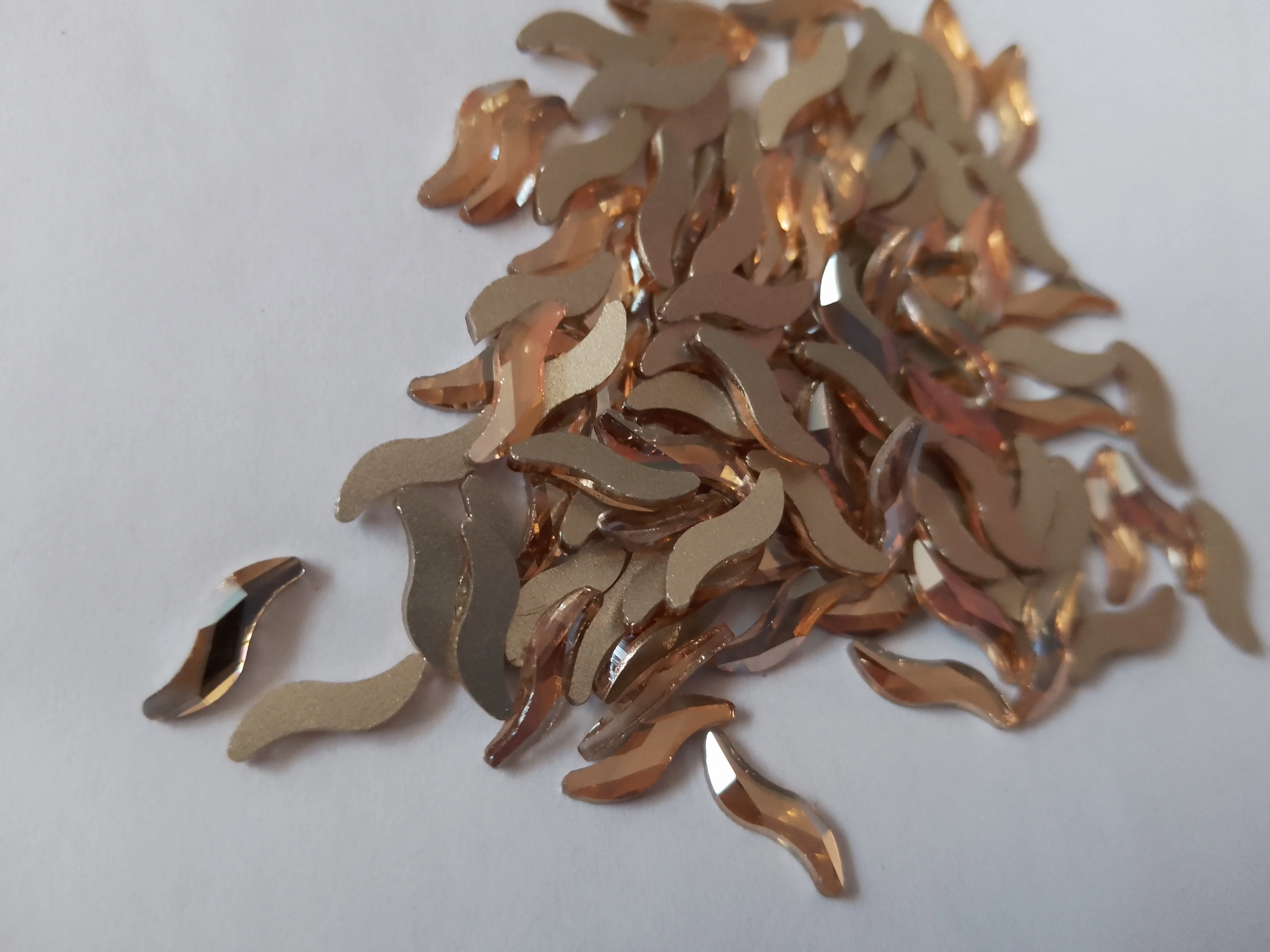 100 шт. золотые тени Стразы для ногтей по очень низкой цене Кристальные