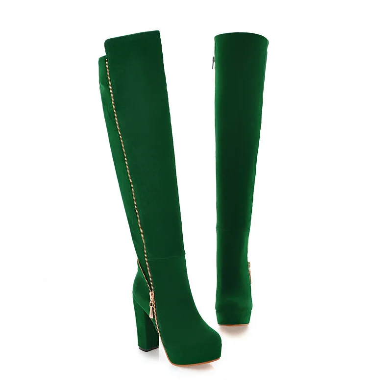 Женские зимние зеленые сапоги до колена с металлическим украшением