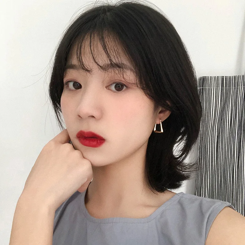 

Korean Gold Color Geometric Small Stud Earrings For Women girl Simple cute statement Studs kpop Earring fashion Jewelry 2020