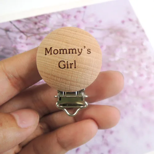 mommys girl Moonpie 8 дизайн индивидуальные бука деревянные соски зажимы деревянный зажим Гравировка Звезда Сердце натуральный прищепка для соски - Цвет: mommys girl