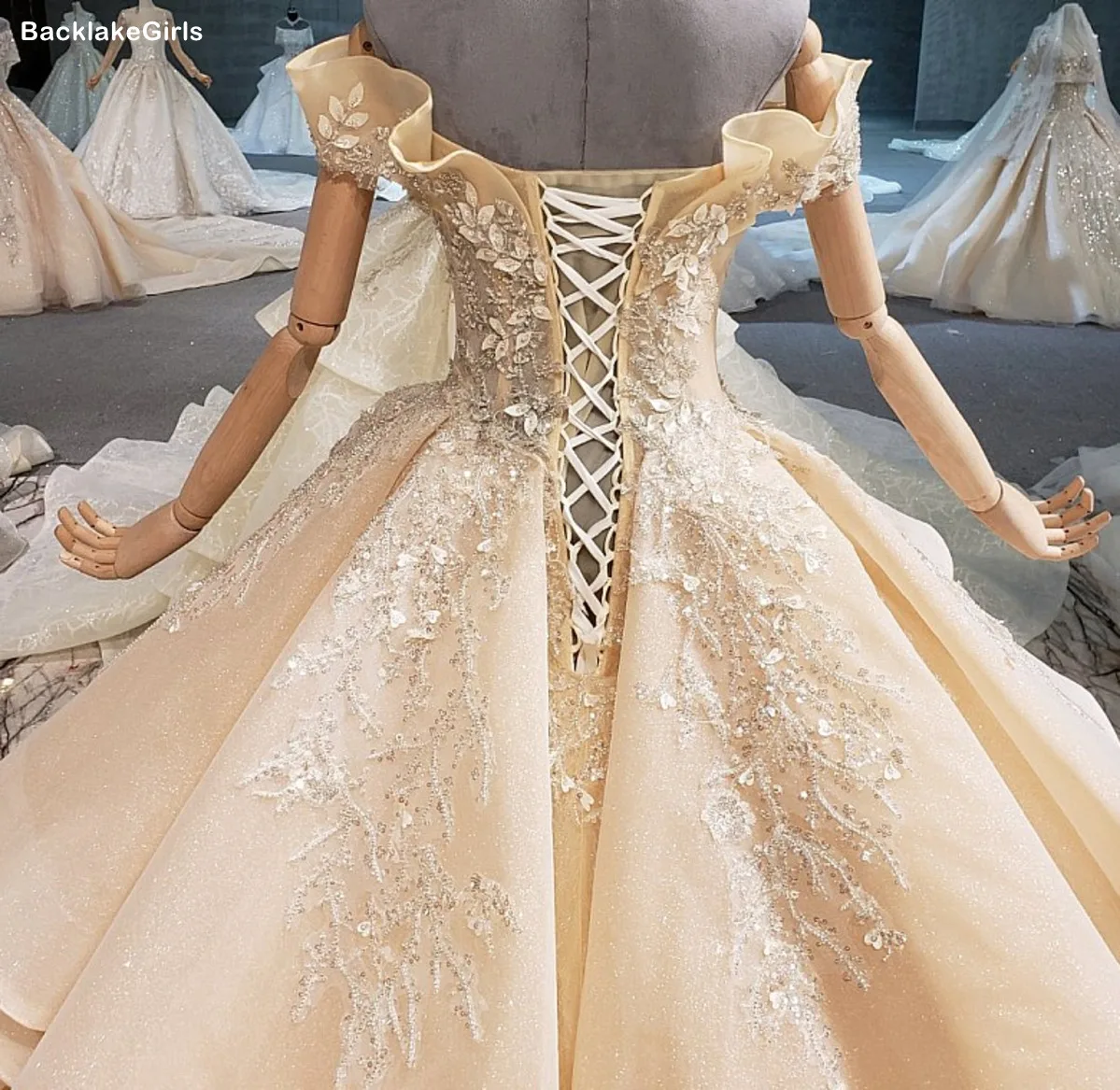 Дешевое свадебное платье с открытыми плечами Милая Аппликация из бисера