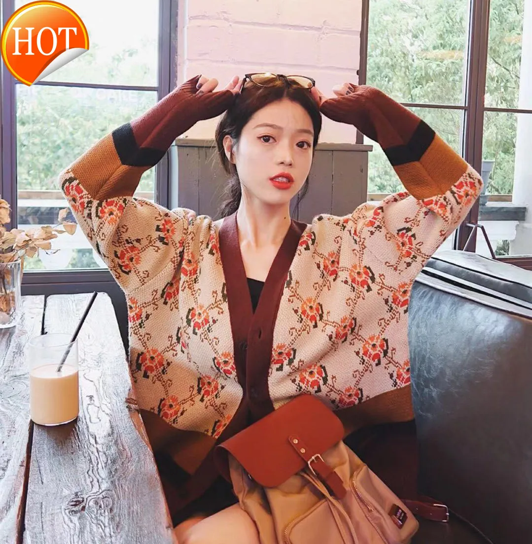 

Lady's style coat women's fall 2020 net red broken flowers loose and lazy style with V-neck knitted sweater
