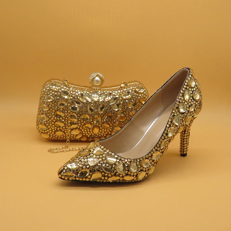 Свадебные туфли цвета шампанского с острым носком и сумочкой в комплекте женские