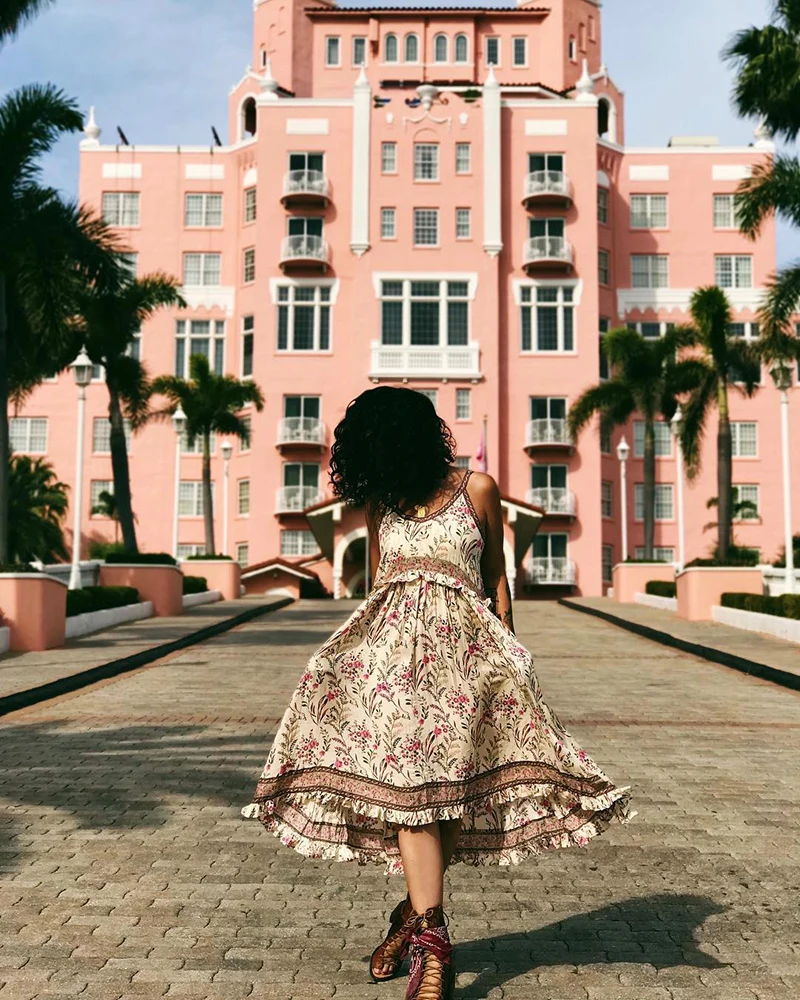 Женское платье на бретелях AYUALIN белое кремового цвета без рукавов с цветочным