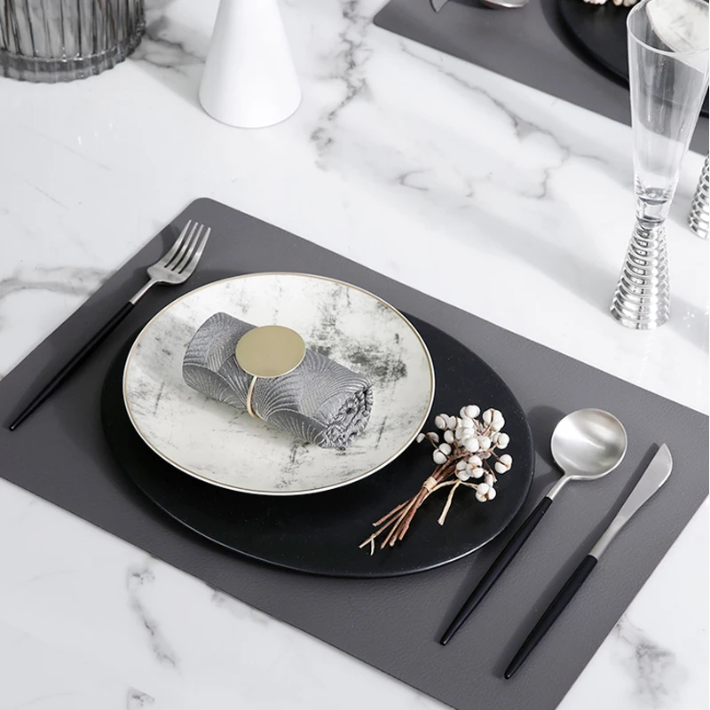 

Набор столовых приборов в западном стиле