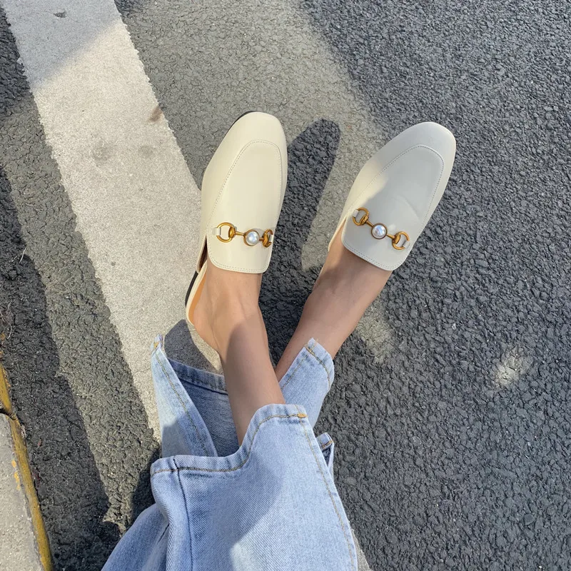 Бренд molan Designers; Новинка года; роскошные женские кожаные шлепанцы без задника, украшенные жемчугом и металлической цепочкой, с вышивкой в виде красного сердца; Лоферы без задника; вьетнамки