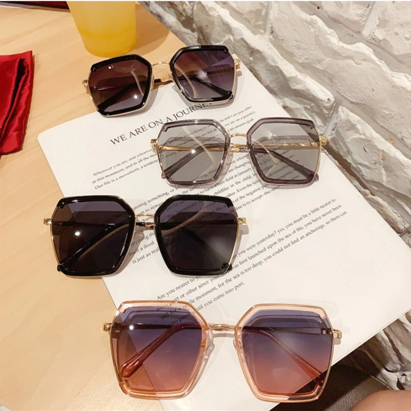 

New Style Big Frame UV Protection Female Sunglasses Transparent Classic Elegant Vintage Luxury Square Shape Fashion Sun Glasses