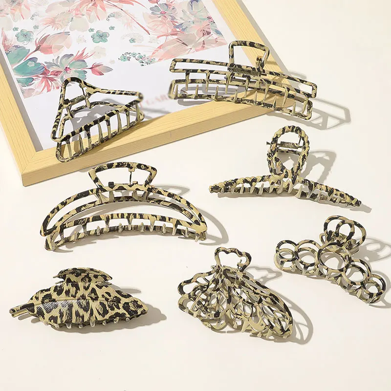 

Metal Hair Claws Leopard Catch Clip Ponytail Clip Geometric Barrettes Minimalist Hair Clip Metal Hair Claws Semicircle Hairpins