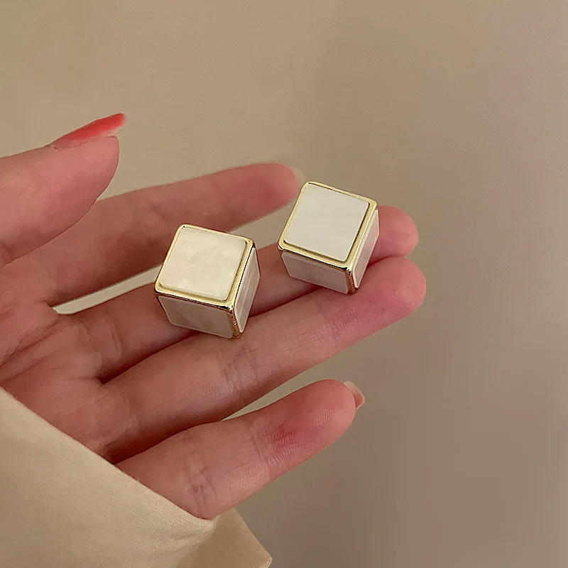 

2021 New Korean Elegant Geometric Metal Cubic Square Stud Earrings For Woman Fashion Jewelry Goth Wedding Party Earring Gift