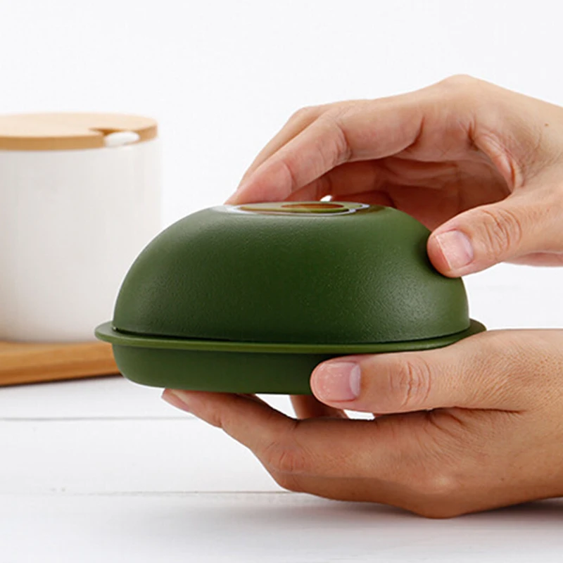 Овощной контейнер для еды лук чеснок авокадо помидоры лимон зеленый перец свежий