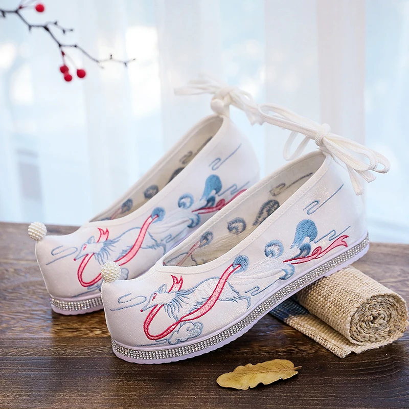 

Spring New Han Clothing Shoes Women Embroidered Shoes Head-scratching Chinese Elements with Ancient Style Antique Dress