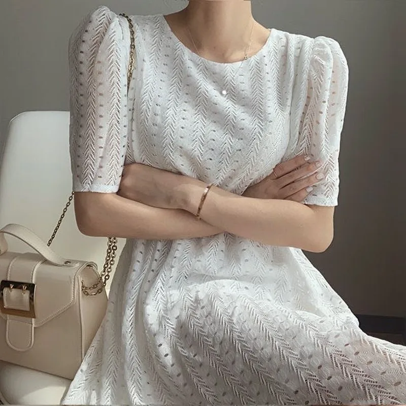 Женское кружевное платье с пышными рукавами летнее однотонное в стиле ретро