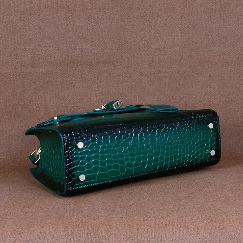 

New Real Cowhide Messenger bag Famous brand leather handbags retro bag women fashion crocodile pattern portable diagonal toe cap