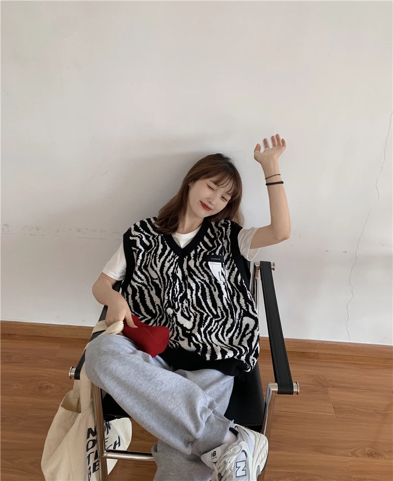 

New V-neck Zebra Print Vest Outer Knit Vest Pullover Sweater Vest Womens Vest Winter Vest Korean Fashion Women Vest 2020