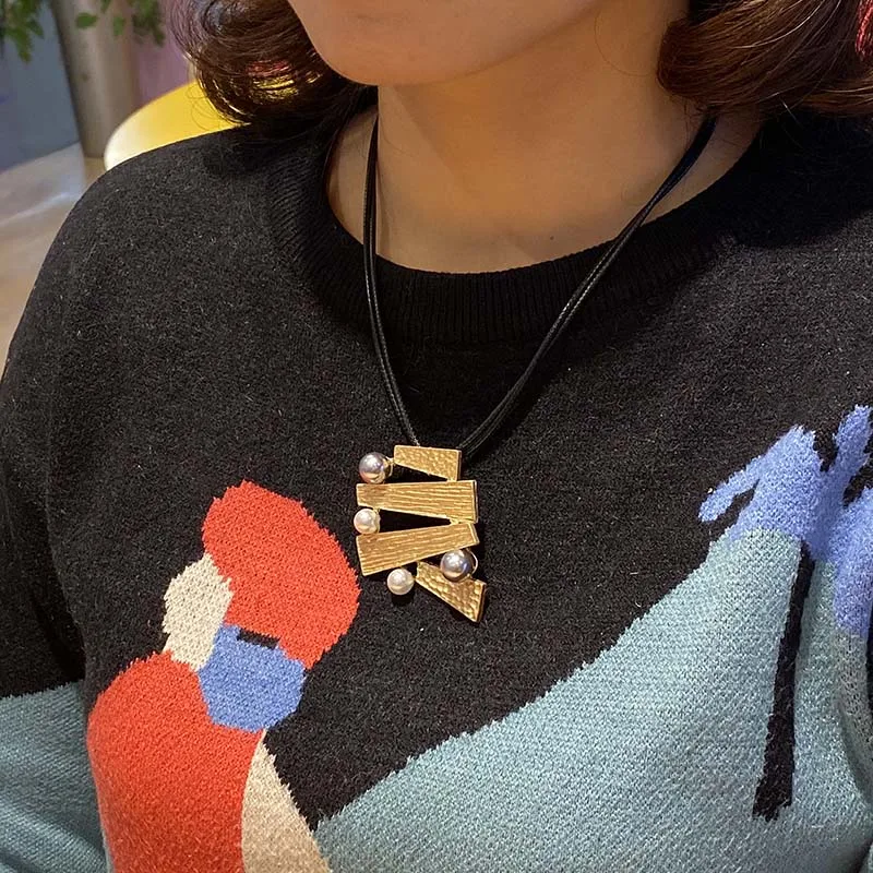 Женское Ожерелье чокер с подвеской из черной кожи серые жемчужные ожерелья и