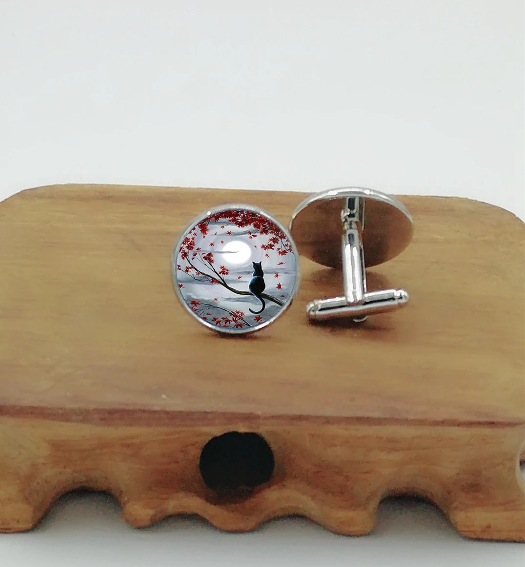 

2018 new cufflinks on the red leaves of the cat cuffs cufflinks mens cufflinks