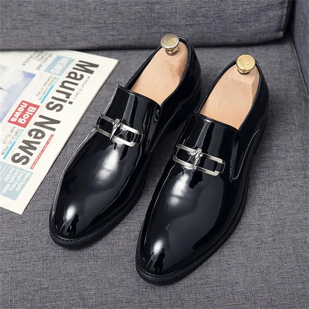 

New fashion men's casual leather shoes, outdoor youth formal shoes,classic retro white business leather shoesmen's banquet shoes