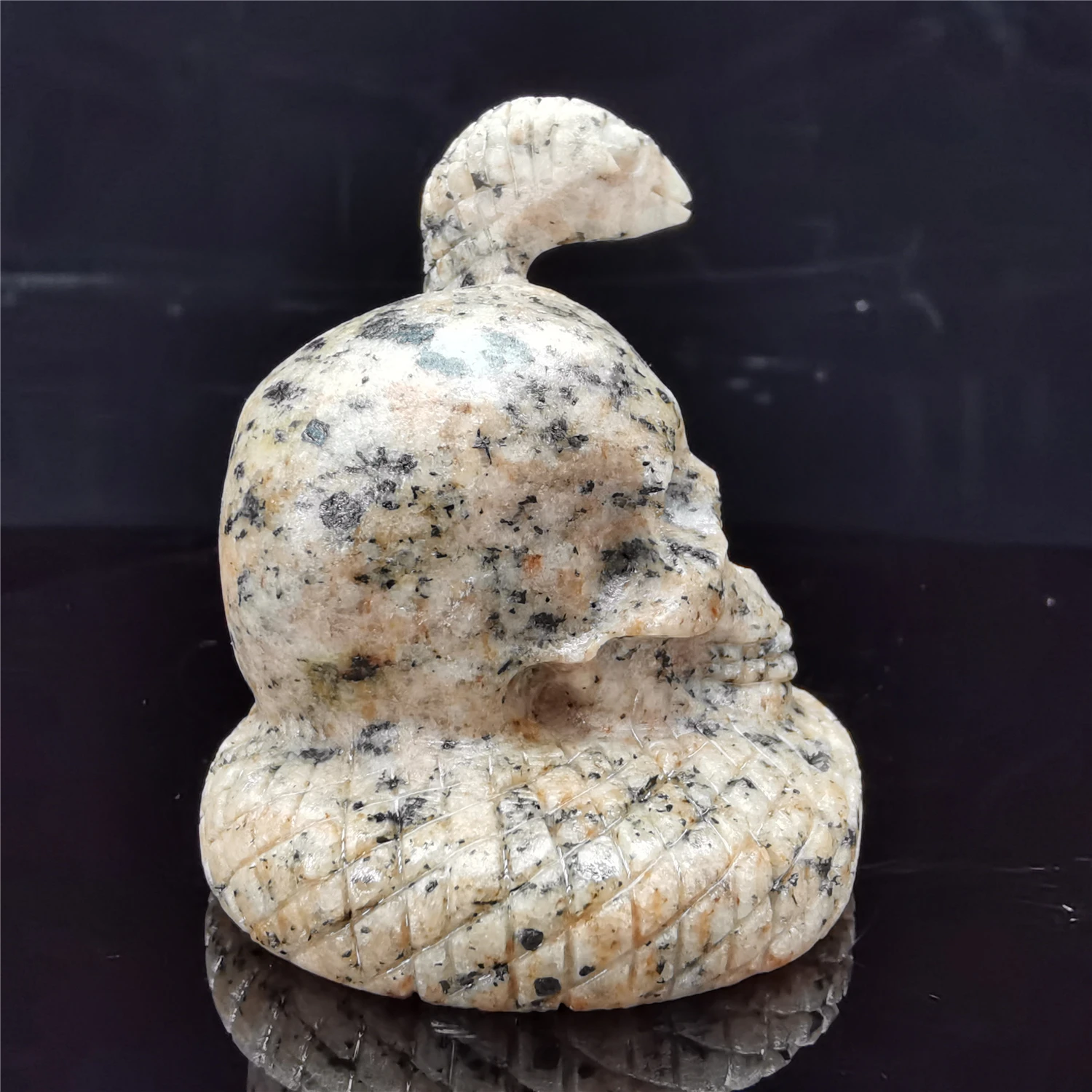 

Skull Charm Head Snake Natural Stone and Mineral Quartz Rock Crystal Crafts Statue Hand Carved DIY Decorations Cure