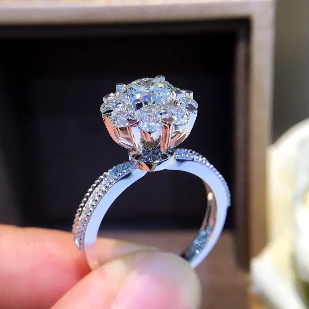 Кольцо из чистого золота 18 К с натуральным бриллиантом красивые драгоценные