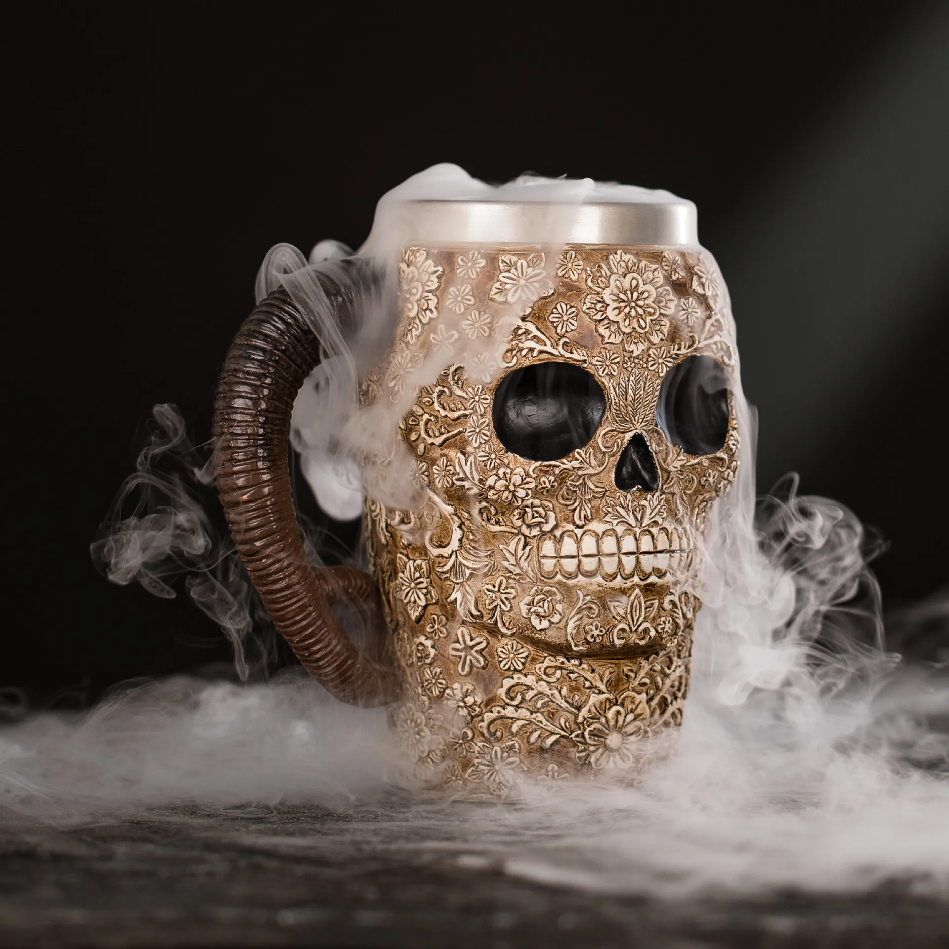 

Retro Patterned Skull Mug 450ml Creative 3D Horn Beer Mugs Stainless Steel Resin Coffee Mug Tea Cup Bar Halloween Decoration