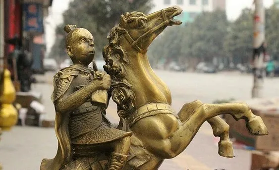 YM 308 Китай латунь Yuanbao Обезьяна Король солнце Wu Kong ручная Молитва флаг Статуя
