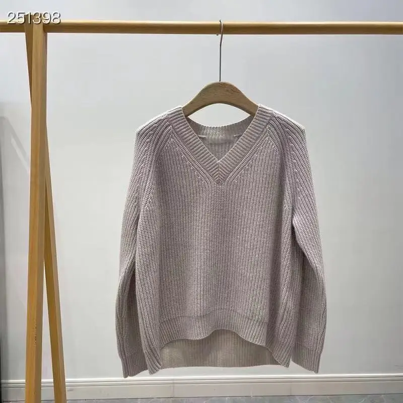 

Runway Fashion Women Pullover Sweater 2021 High Quality Winter Long Sleeve Solid Knitted Cashmere Pullover V-Neck Sweater