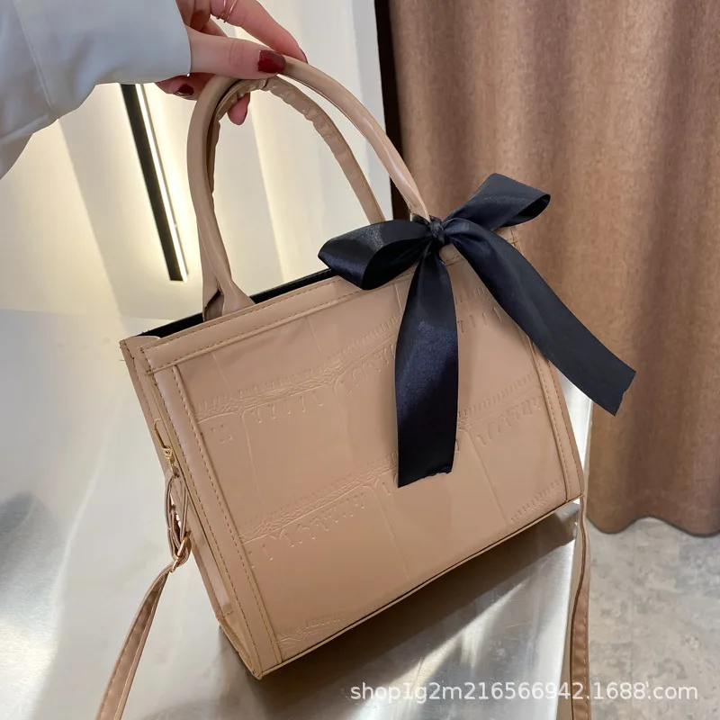 

New Silk Scarf Bowknot Women's Bag 2021 Fashion European and American Retro One Shoulder Underarm Diagonal Bag