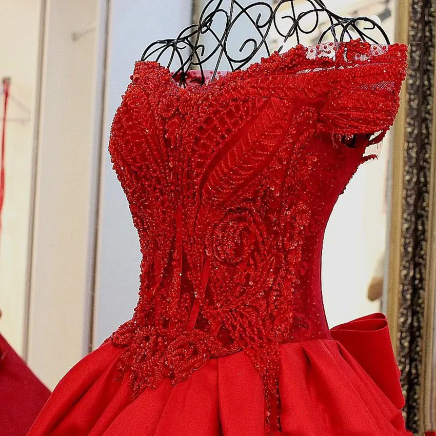 Red Vintage Puffy Ball Gowns V-neck Beaded Bow Saudi Arabic Prom Dresses Appliques Lace Up Formal Party Dress Robe De Soiree