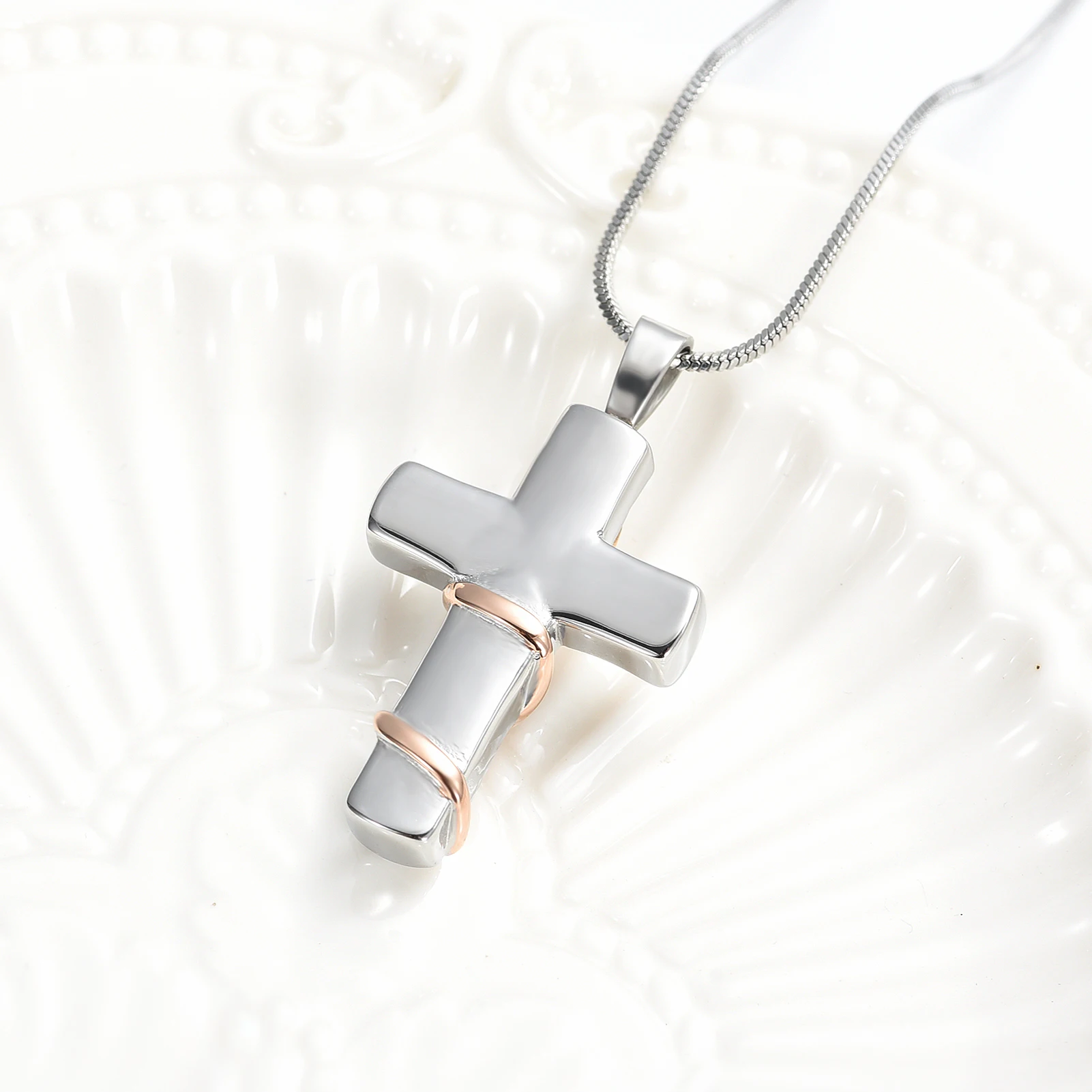 Женское ожерелье с подвеской в виде золы