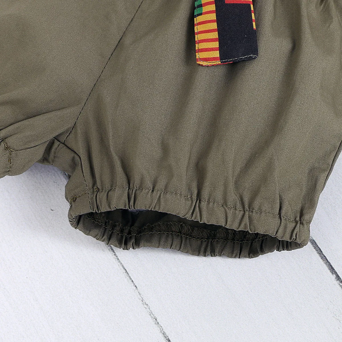 

New Fashion Girls Geometric Print Sleeveless Tops and Solid Color Short Pants with Headband Three Piece Set