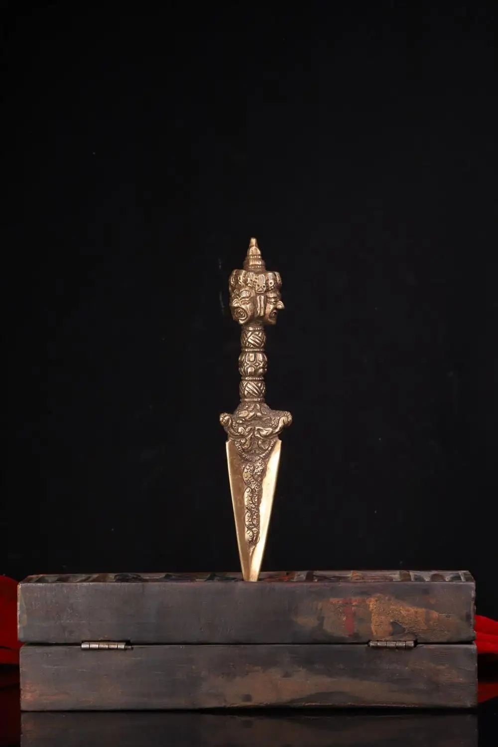 

wedding decoration Tibetan Bronze Handmade Beating Carved Old Carving Box Bodhi Root Color Painting Three heads Faqi Phurba Vajr