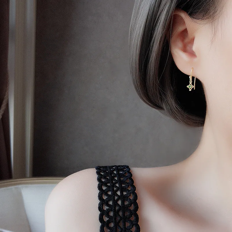 

S925 sterling silver pear flower earrings female square explosion style retro emerald earrings zircon mini ear hooks