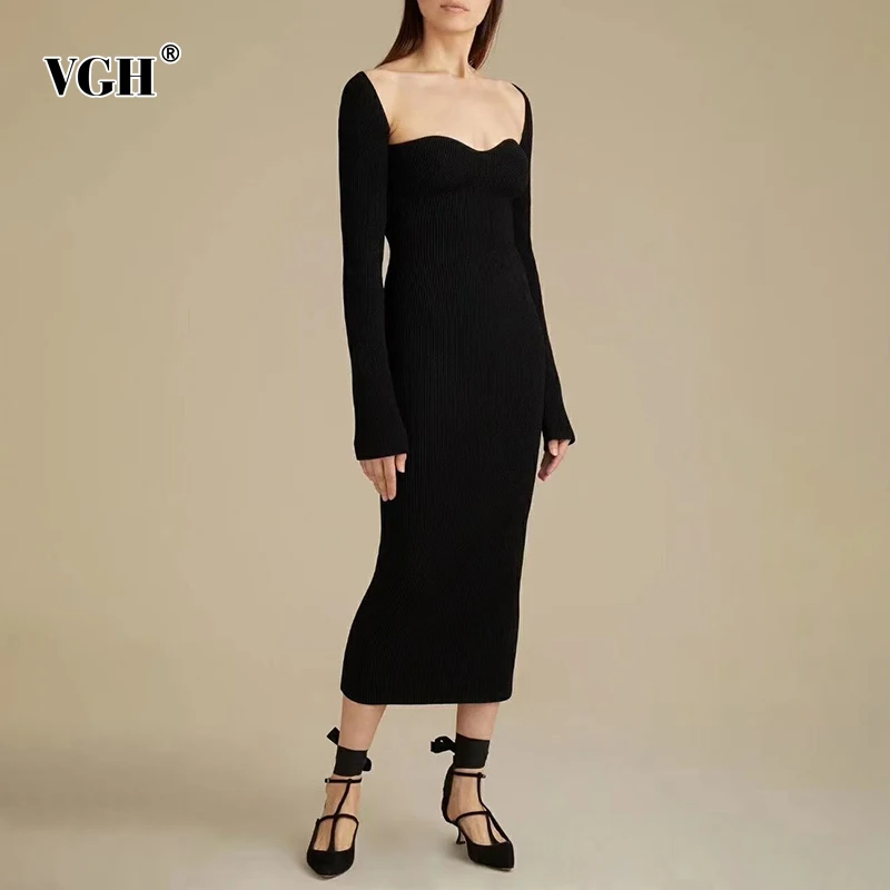 Женское трикотажное платье VGH черное облегающее с квадратным воротником длинным