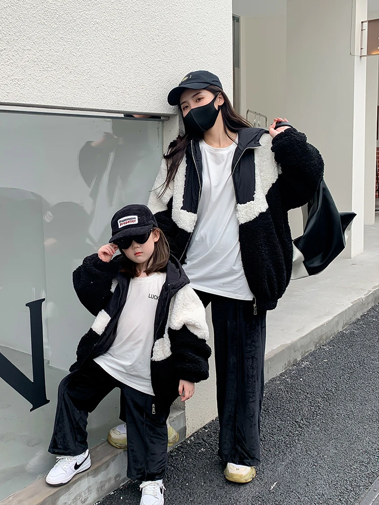 

Зимняя семейная одежда, зимнее теплое пальто в стиле пэчворк, кардиган с капюшоном, утепленный шерстяной свитер, наряд для родителей и детей