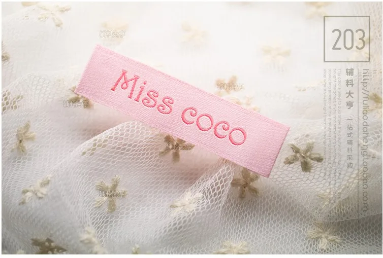 100 шт/партия товары высокого качества атласный материал розовый тканый ярлык miss