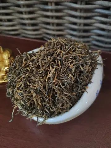Красный чай "Золотые Брови" (Цзин Цзюнь Мэй), высший сорт, 100 грамм