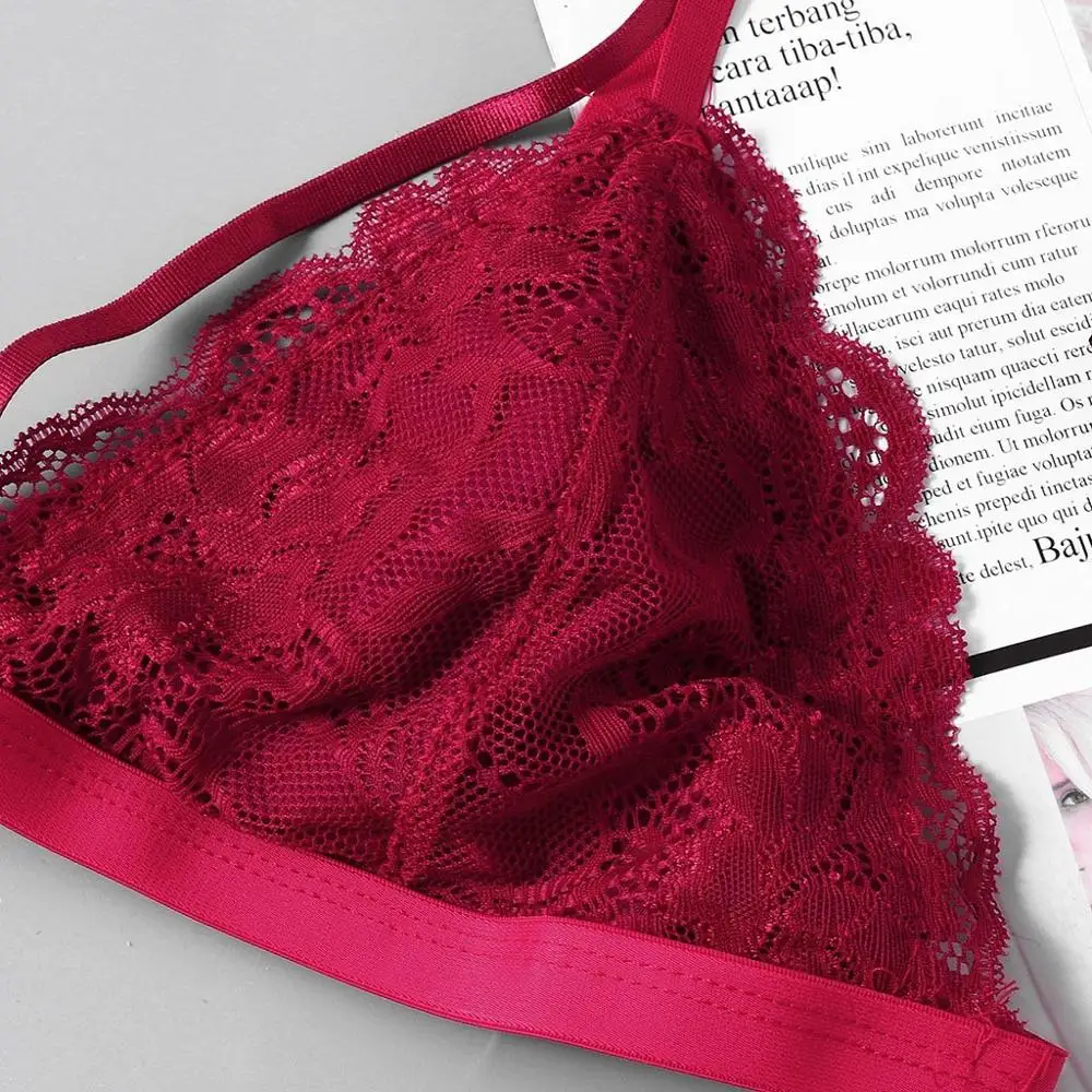 Комплект прозрачного кружевного нижнего белья из бюстгальтера и