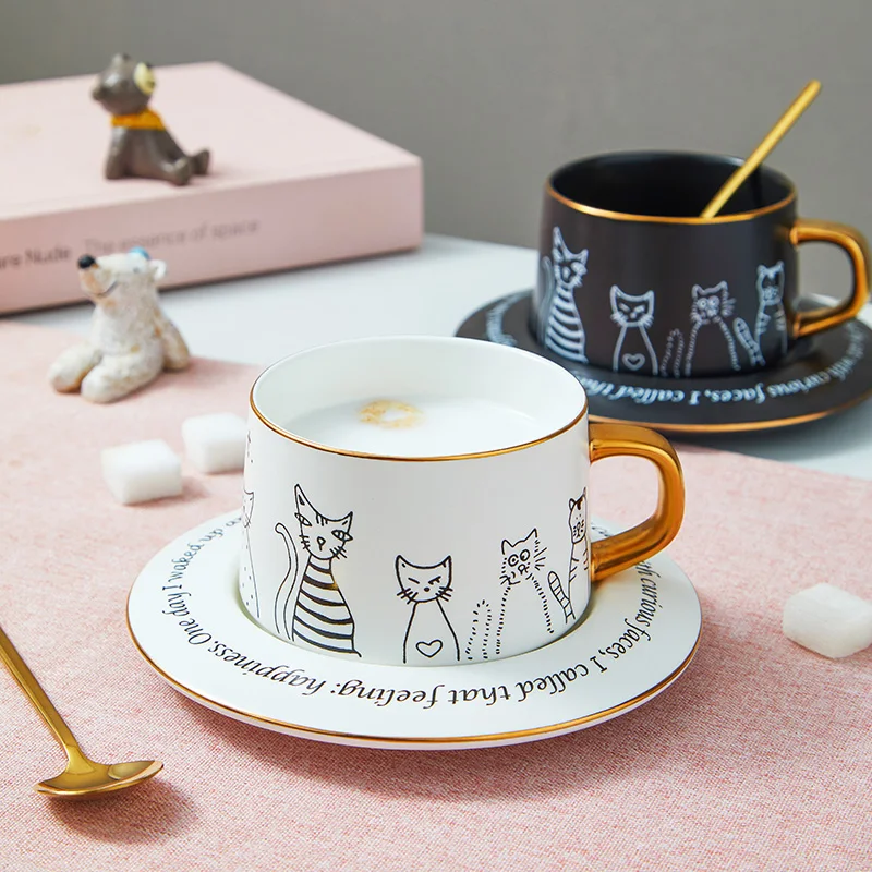 

Набор керамических чашек и блюдец в европейском стиле с золотой отделкой, кофейные чашки с узором в виде кошки, Золотая ложка, белый и черный...